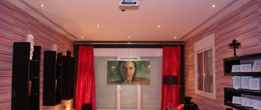 front-projection-switchable-glass-screen